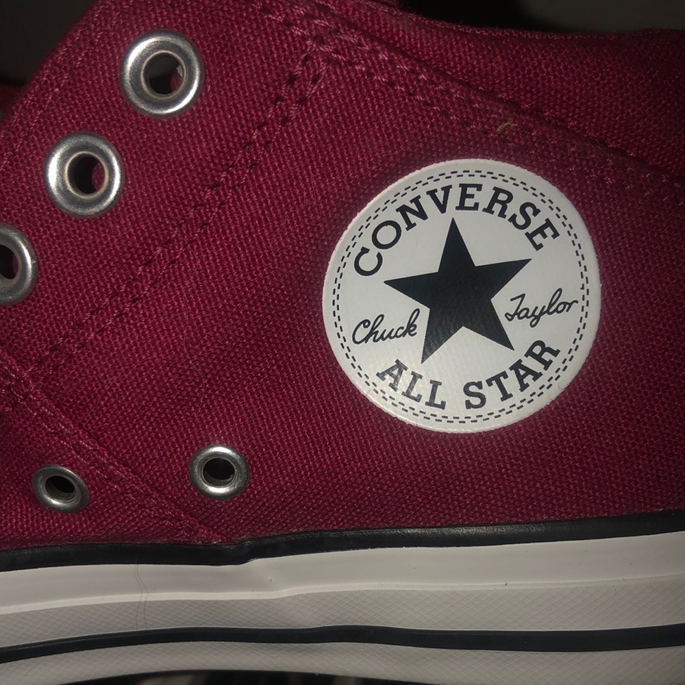 Women converse all star size 6